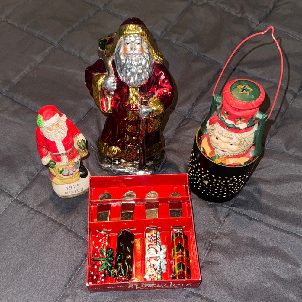 Festive Santa Figurines - Red and Gold bundle and spreaders